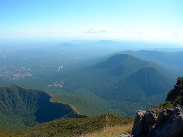 Vue panoramique sur la chaîne des Puys depuis un sommet